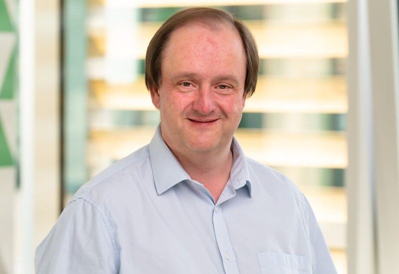 Uk Head Shot Paul Hutchison 007 Col 300dpi