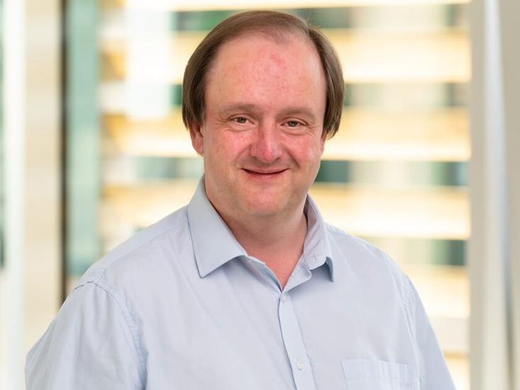 Uk Head Shot Paul Hutchison 007 Col 300dpi