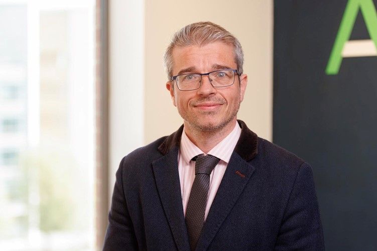 headshot of Simon Stygall