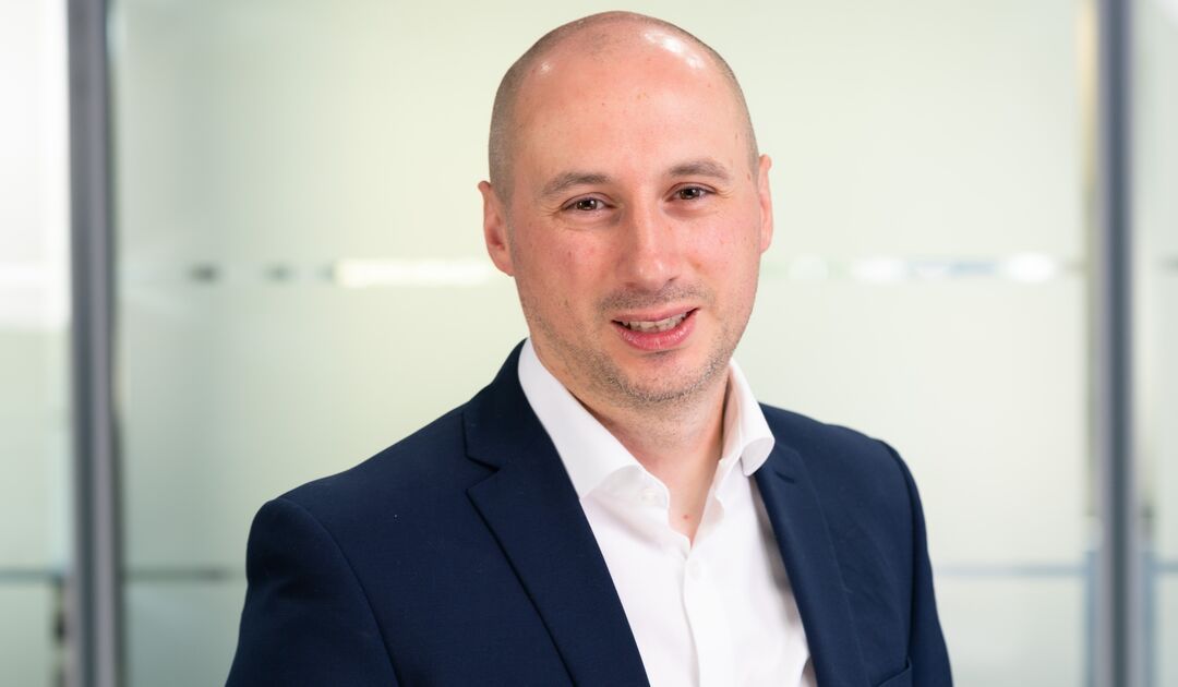 Uk Head Shot Alan Brown 004 Col 300dpi