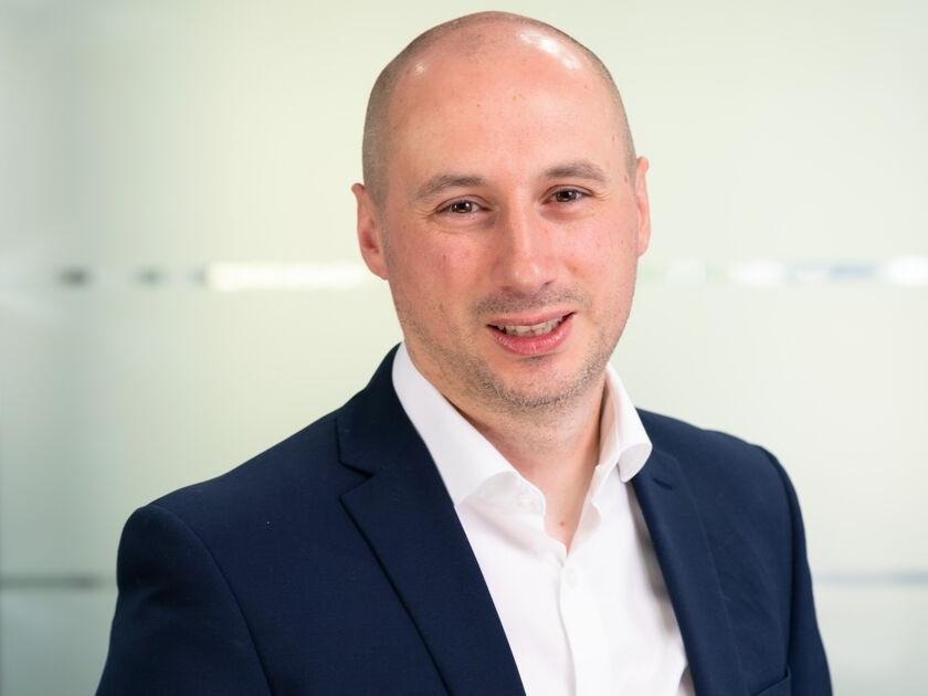 Uk Head Shot Alan Brown 004 Col 300dpi