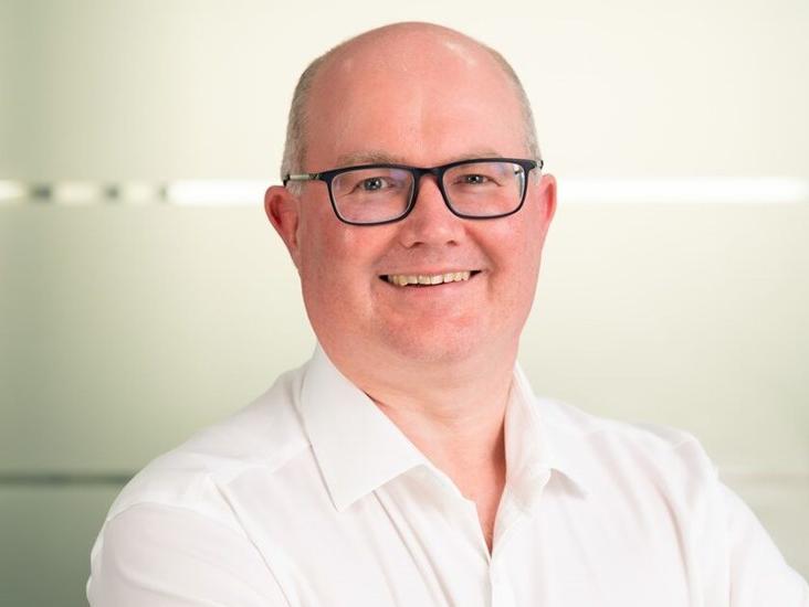 Uk Head Shot Paul Kelly 005 Col 300dpi