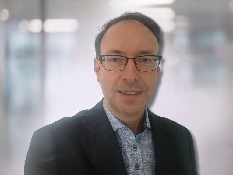 Uk Head Shot Matt Howells Headshot