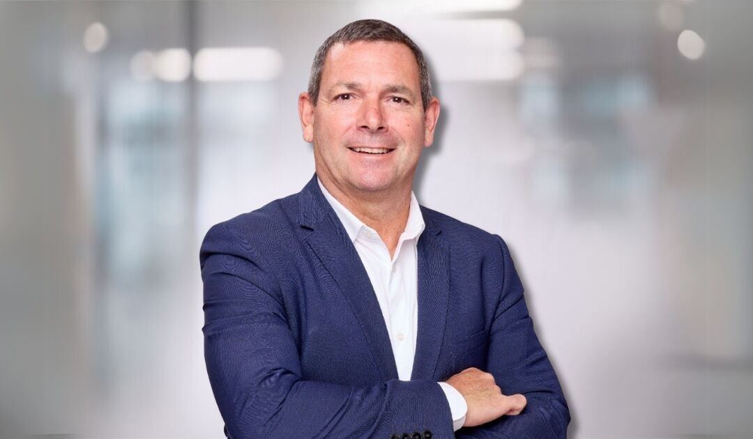 headshot of dave riley