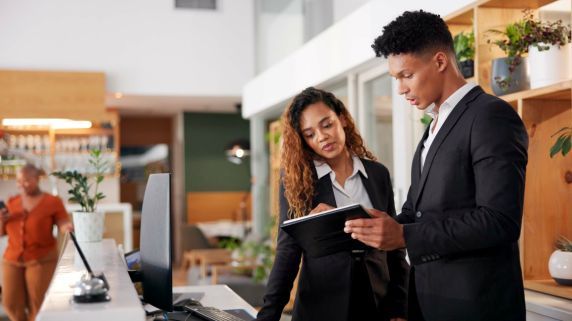 Az Uk Teaser   Ae   To Tip Or Not To Tip...that Is Not The Question 