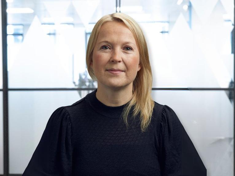 Uk Head Shot Becky Maguire Headshot