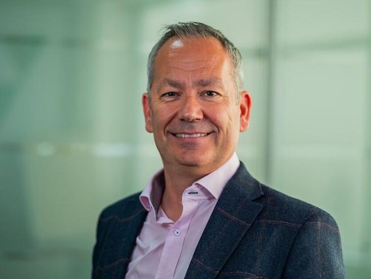 Uk Head Shot Paul Craig0070