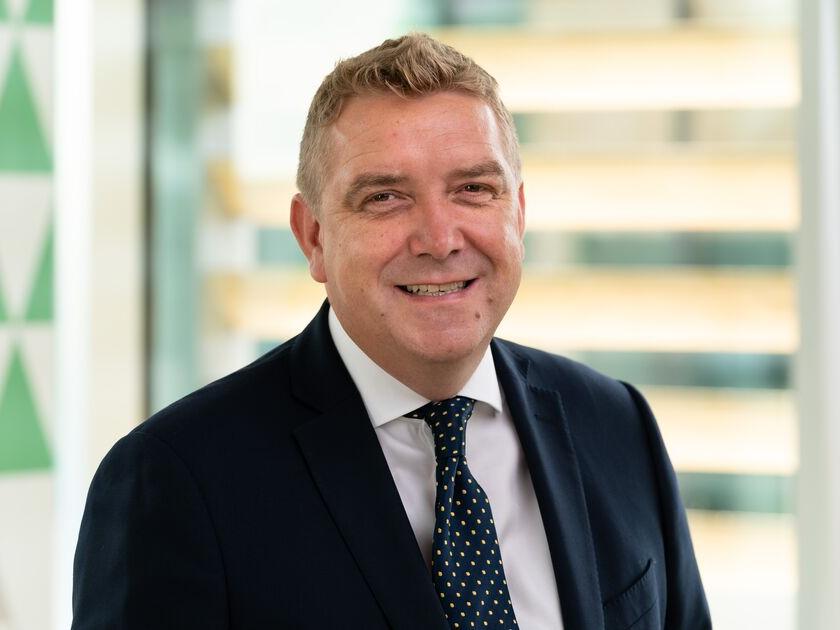 Uk Head Shot Alan Glen 001 Col 300dpi