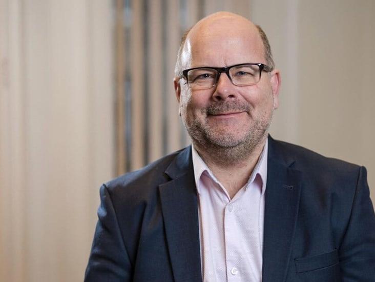 Uk Head Shot Paul East Southend 121222 Ms34