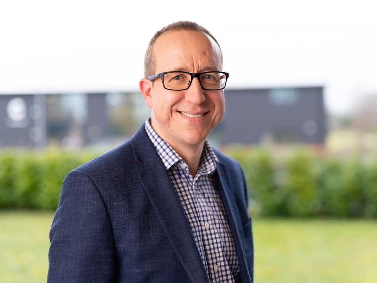 headshot of Neil Meekings
