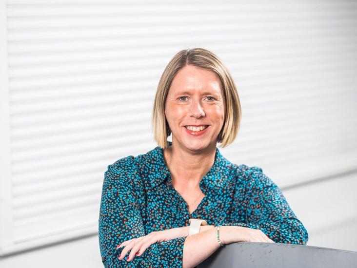 Uk Headshot Helen Davies