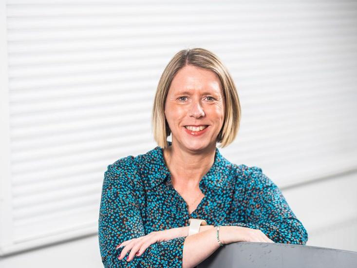Uk Headshot Helen Davies
