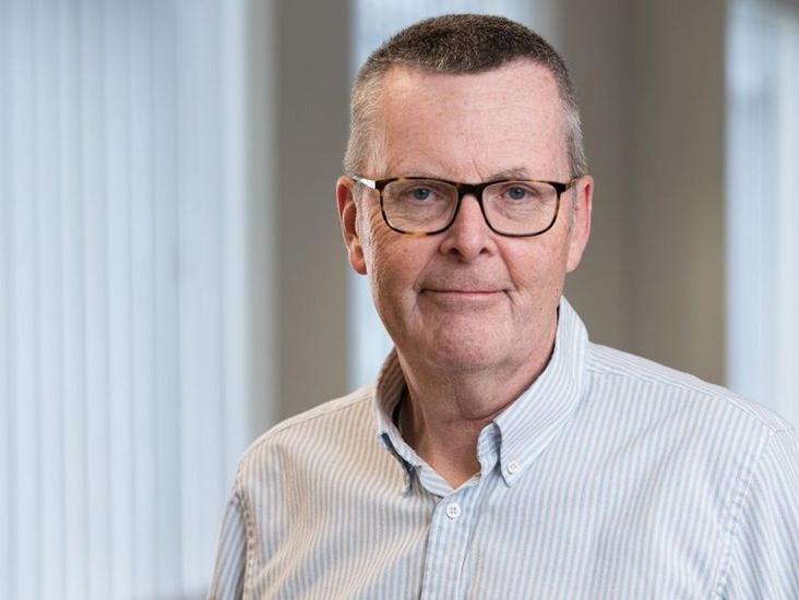 Uk Head Shot Andrew Howells