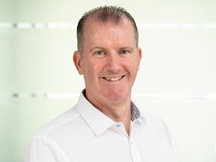 Uk Head Shot Mark Pryce 005 Col 300dpi