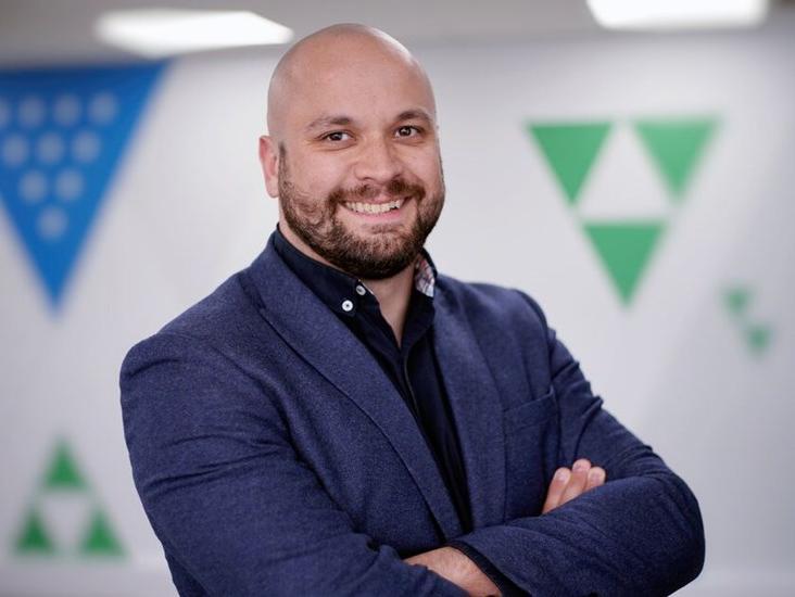 Uk Head Shot Leonard Birnie