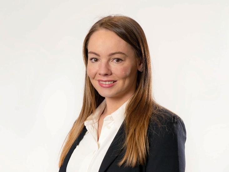 Uk Headshot Laura Hinsley 1