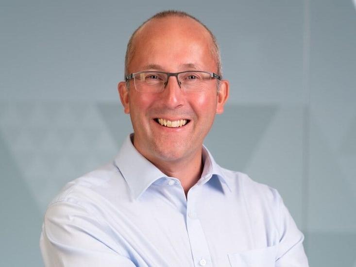 Uk Head Shot Ian Craig 005 Col 300dpi