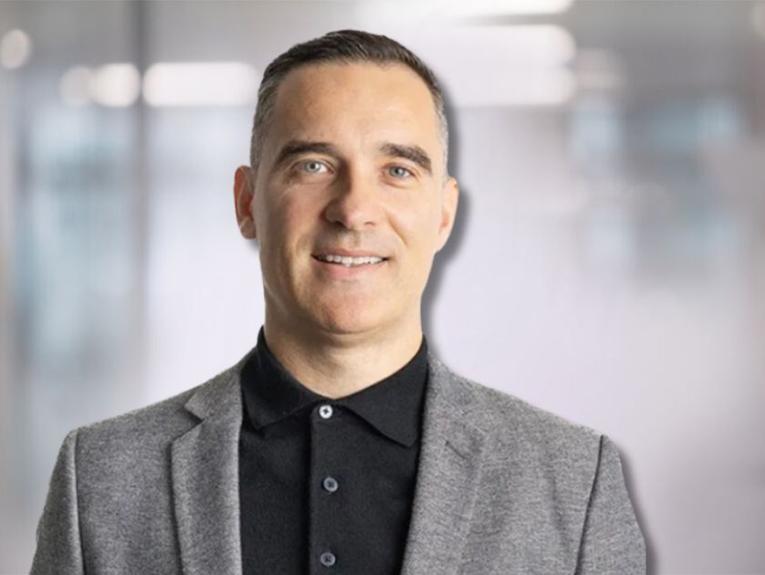 headshot of martin hendry