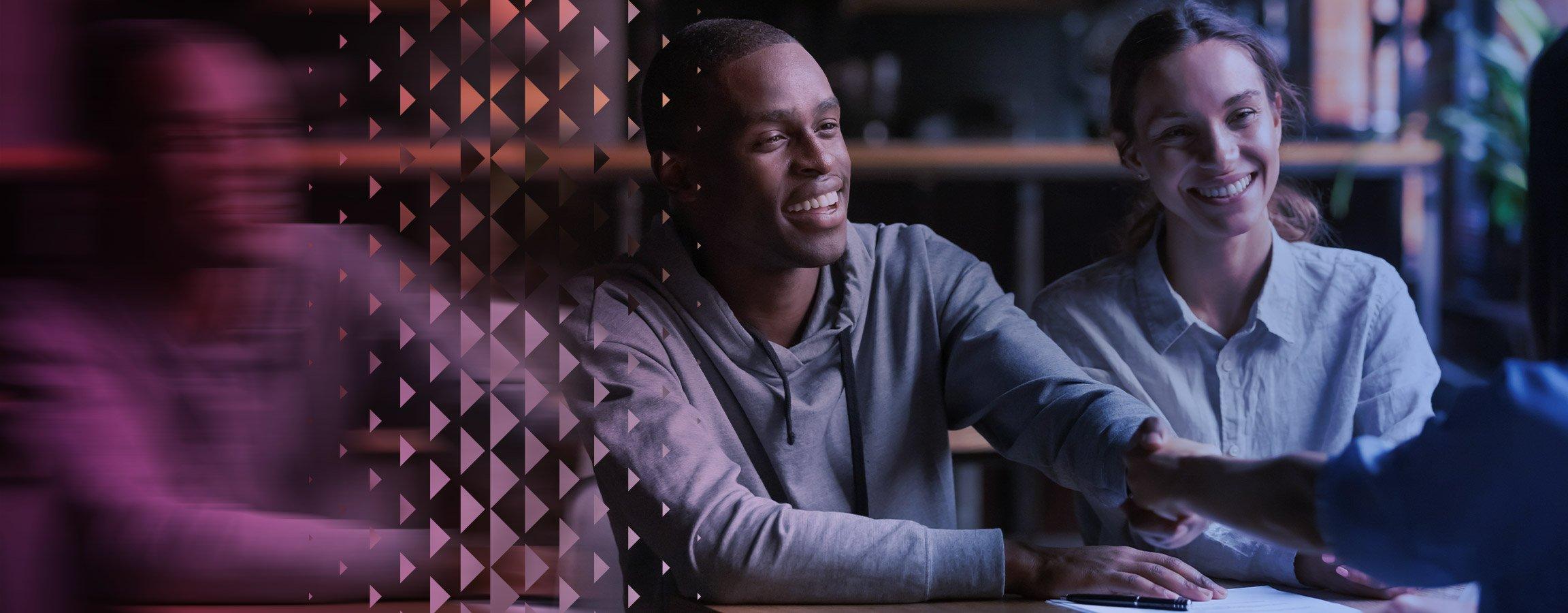 Ihmiset kättelevät