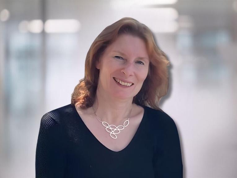 Uk Head Shot Debi Allen Headshot