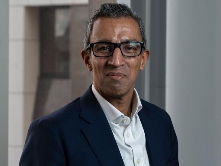 Uk Head Shot Praveen Gupta 5