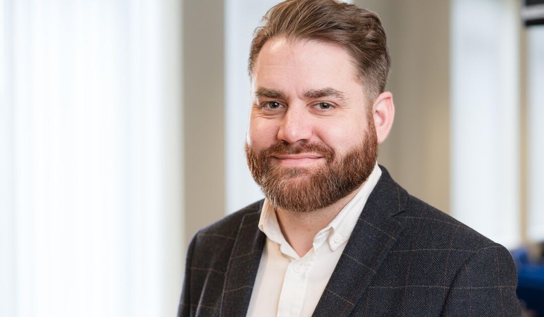 Uk Head Shot Grant Saunders Cardiff