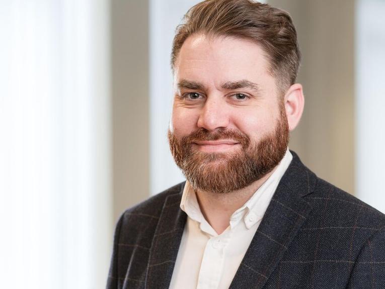 Uk Head Shot Grant Saunders Cardiff