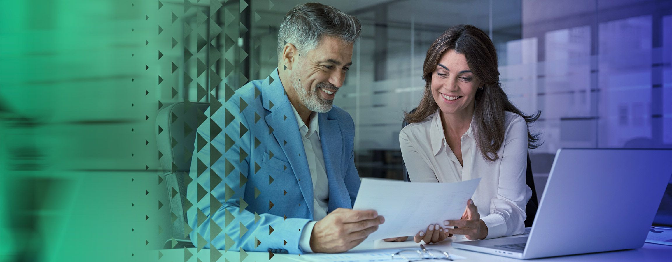 Mies ja nainen kokouksessa