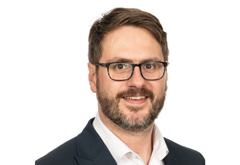 Uk Headshot Simon Roberts 1