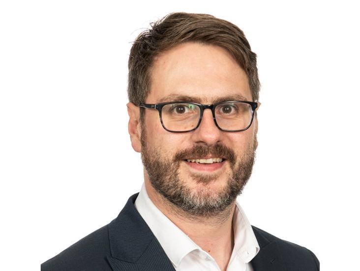 Uk Headshot Simon Roberts 1