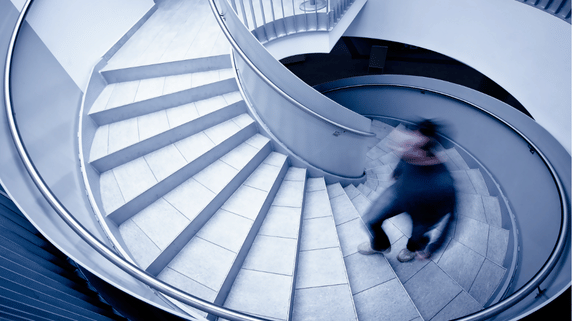 Mies Kierreportaissa 572 X 321