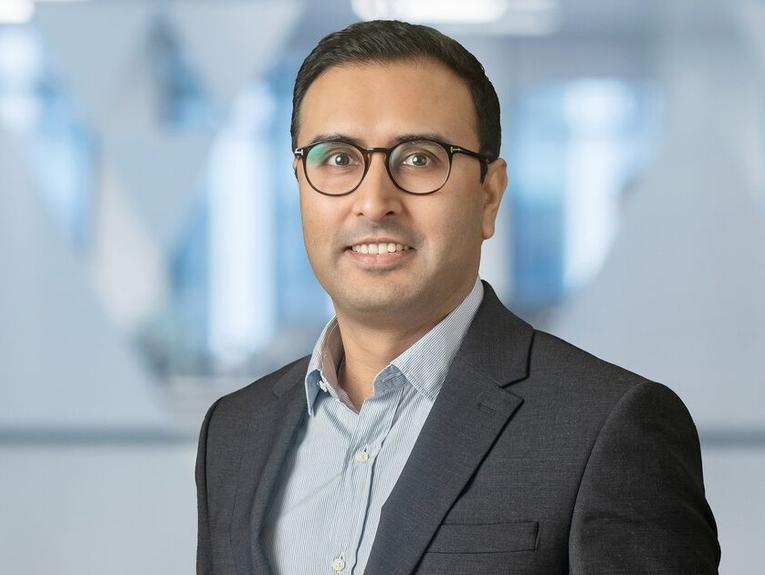 Uk Head Shot Ravi Hungsraz London