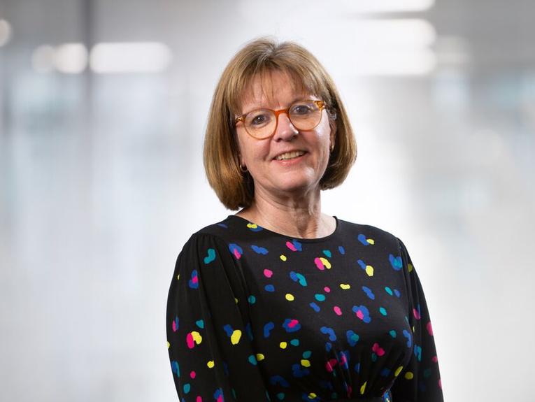 Uk Head Shot Alison Nayler Azetsregishousefeb23 39 Copy