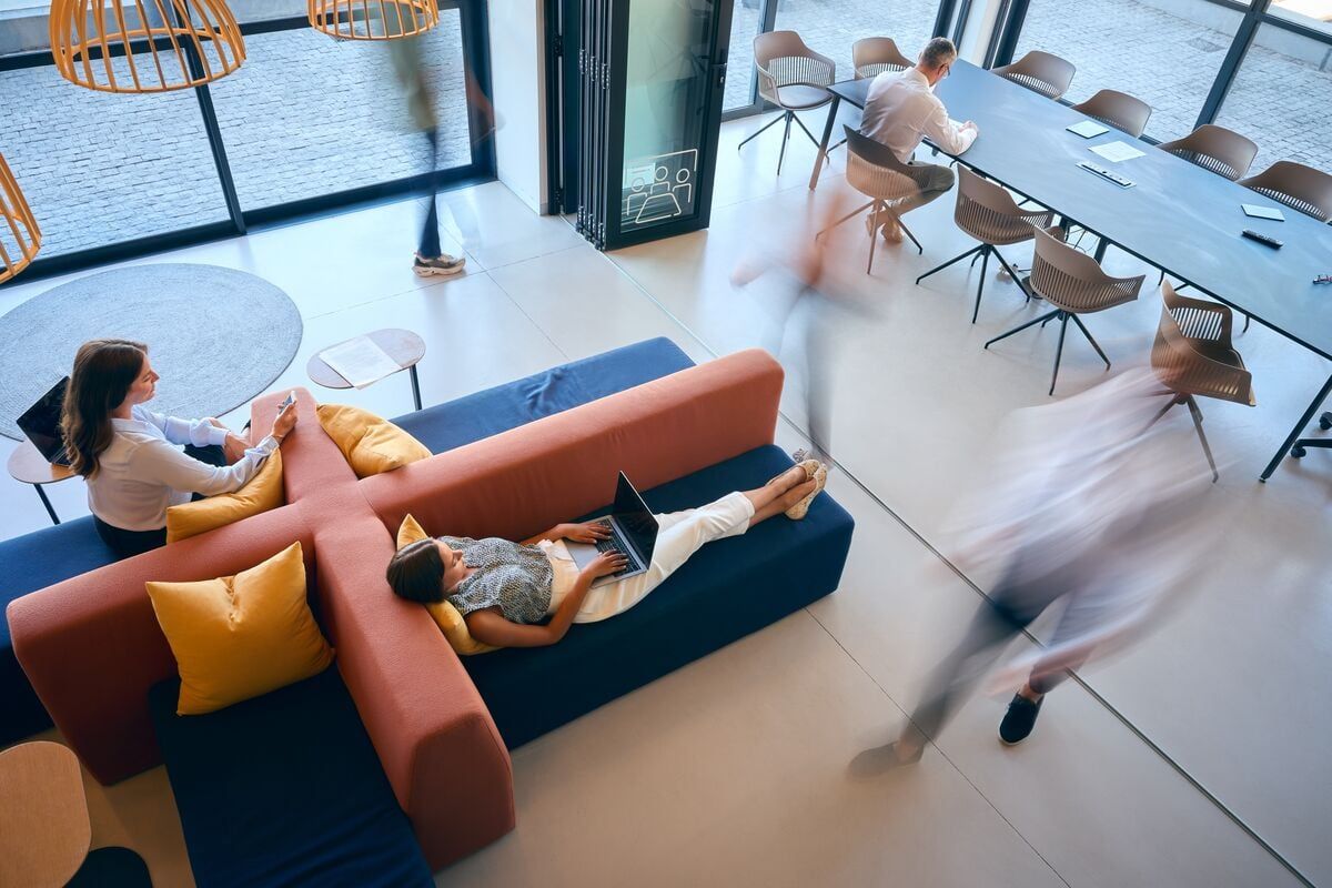 Az Grp 1200x663 Shutterstock 2340075151