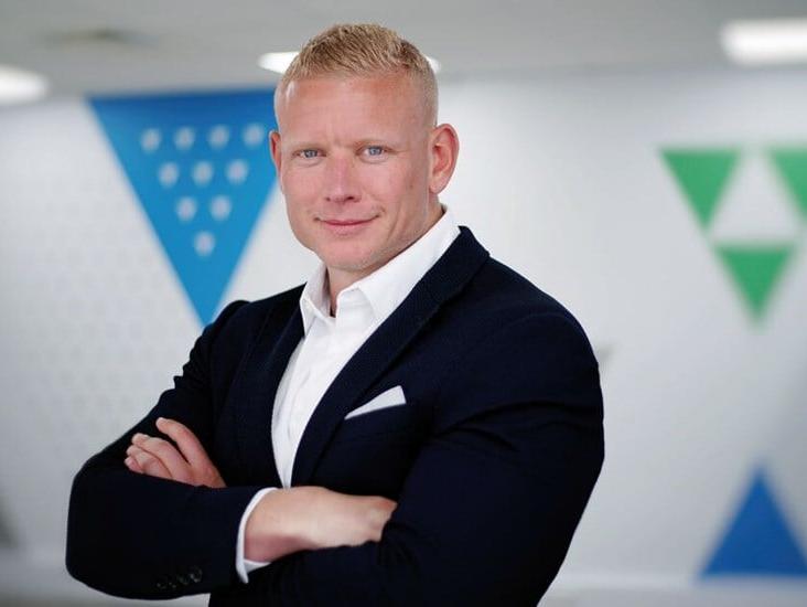 Uk Head Shot Lee Humble