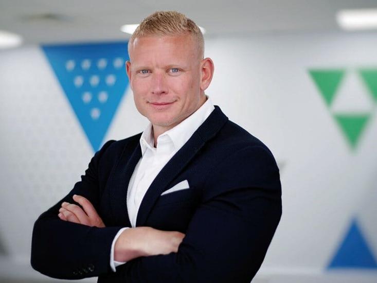 Uk Head Shot Lee Humble