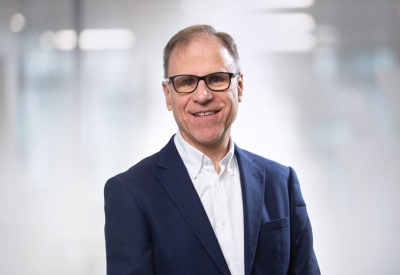 Uk Head Shot Robin Haslam Azetsregishousefeb23 213 Copy