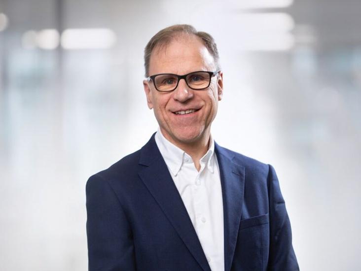 Uk Head Shot Robin Haslam Azetsregishousefeb23 213 Copy