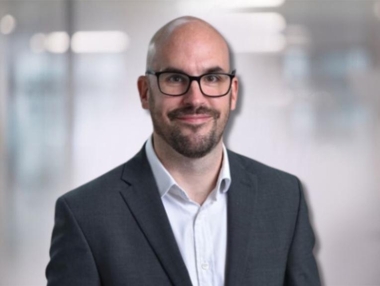 headshot of neil carroll