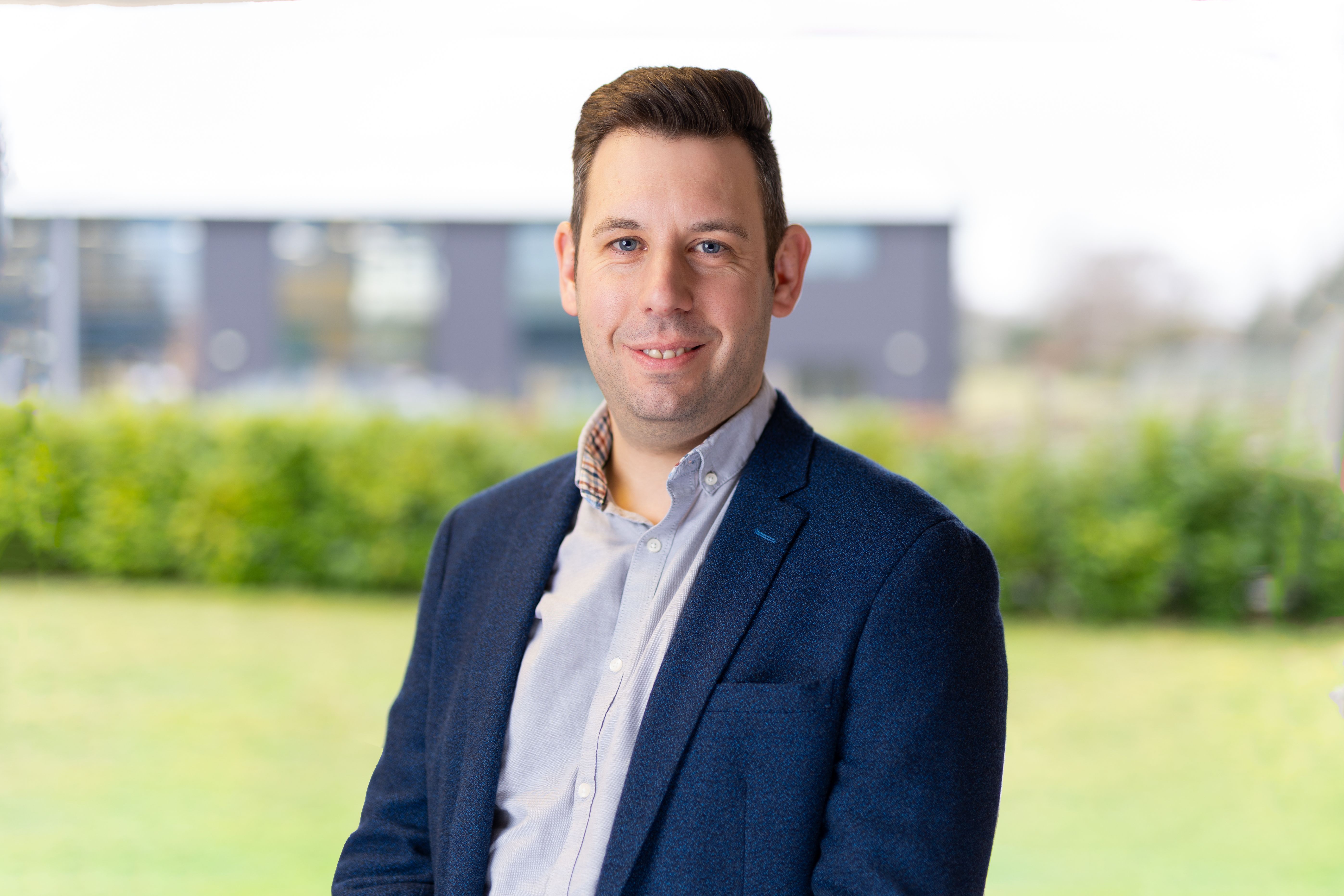 headshot of chris barrett
