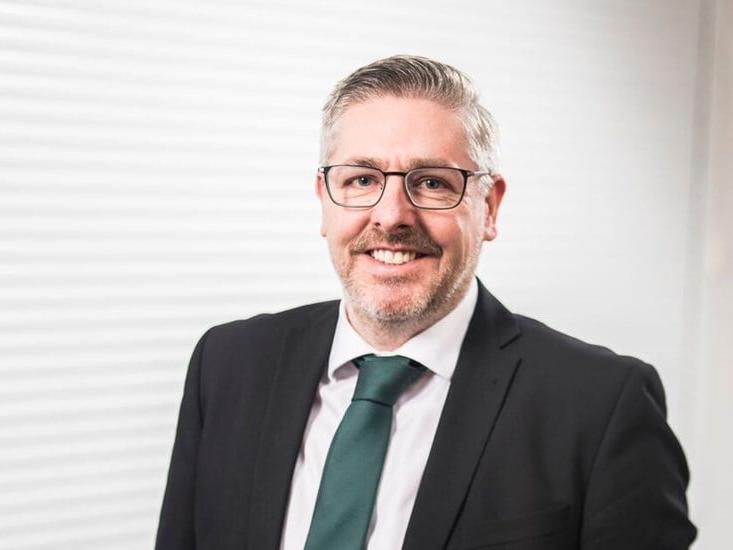 Uk Head Shot Noel Hankinson 06 300dpi