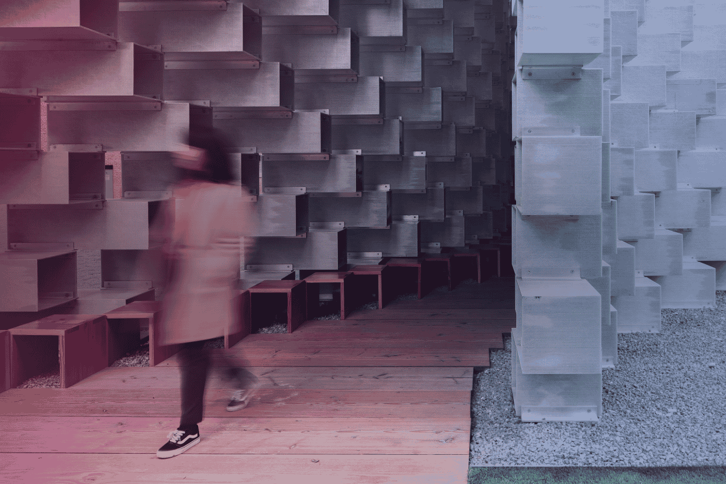 geometrinen-seina 2304x900.png