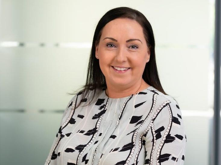 Uk Head Shot Jennifer Alexander 004 Col 300dpi