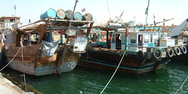 Steikende sol og vakre dhower