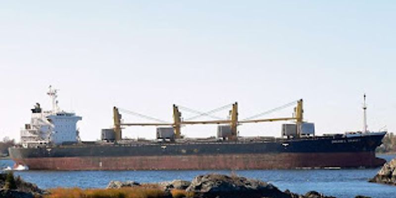 Among the ships --> ISPS harbour