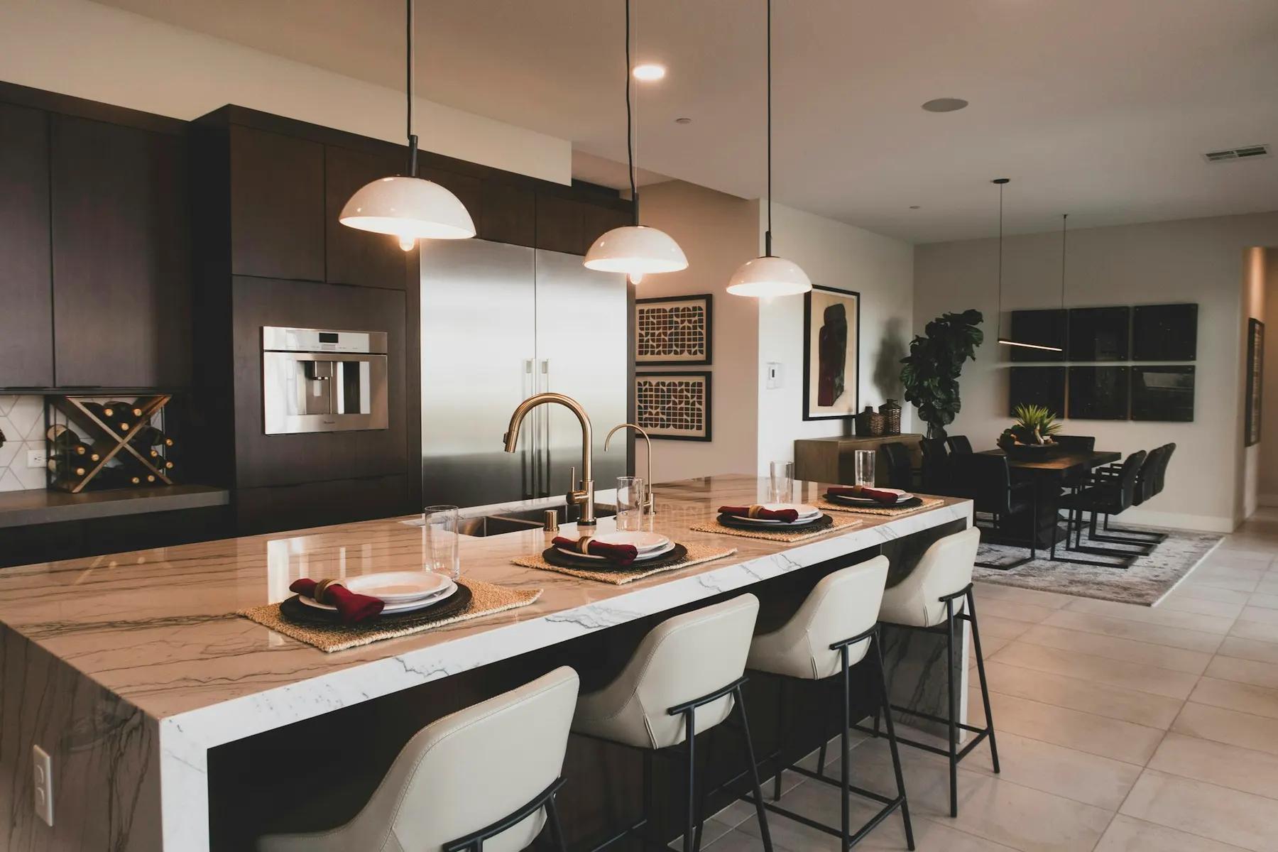 Plan de travail en quartz dans une cuisine moderne