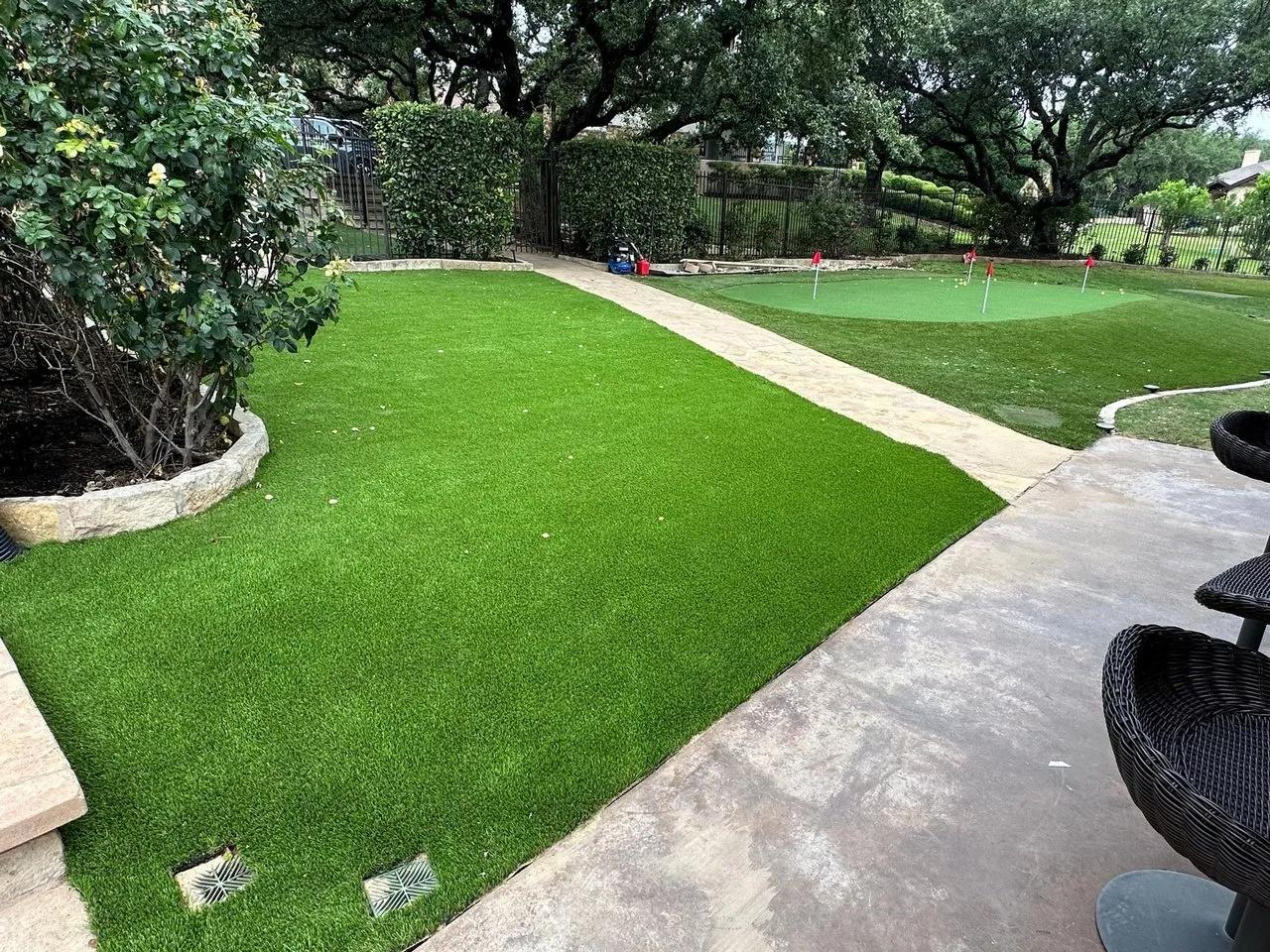 Artificial turf putting green
