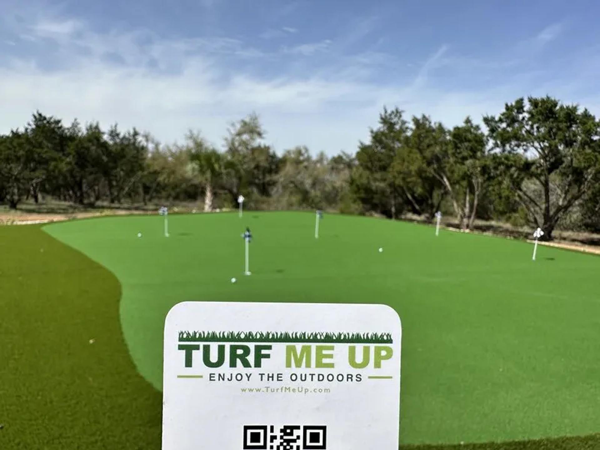 Artificial turf of a putting green