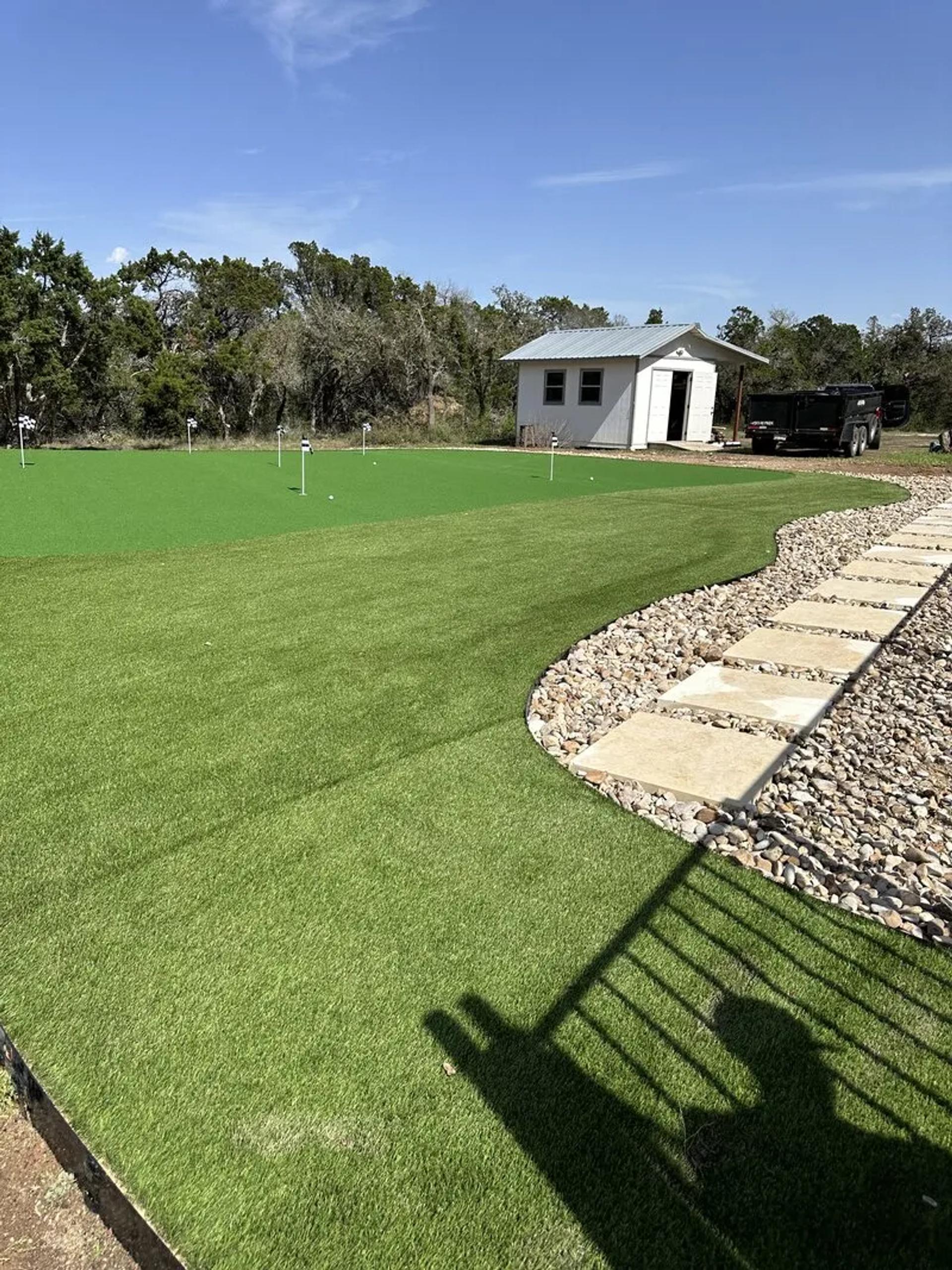 Artificial turf of a putting green