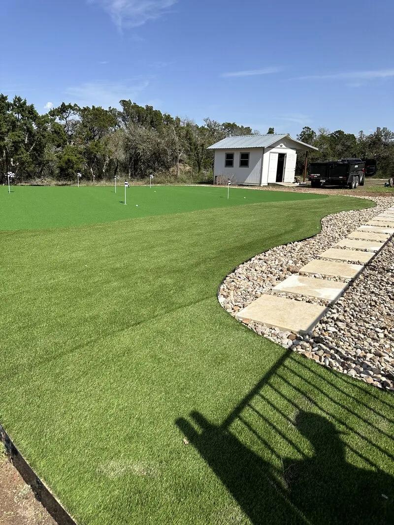 Artificial turf of a putting green